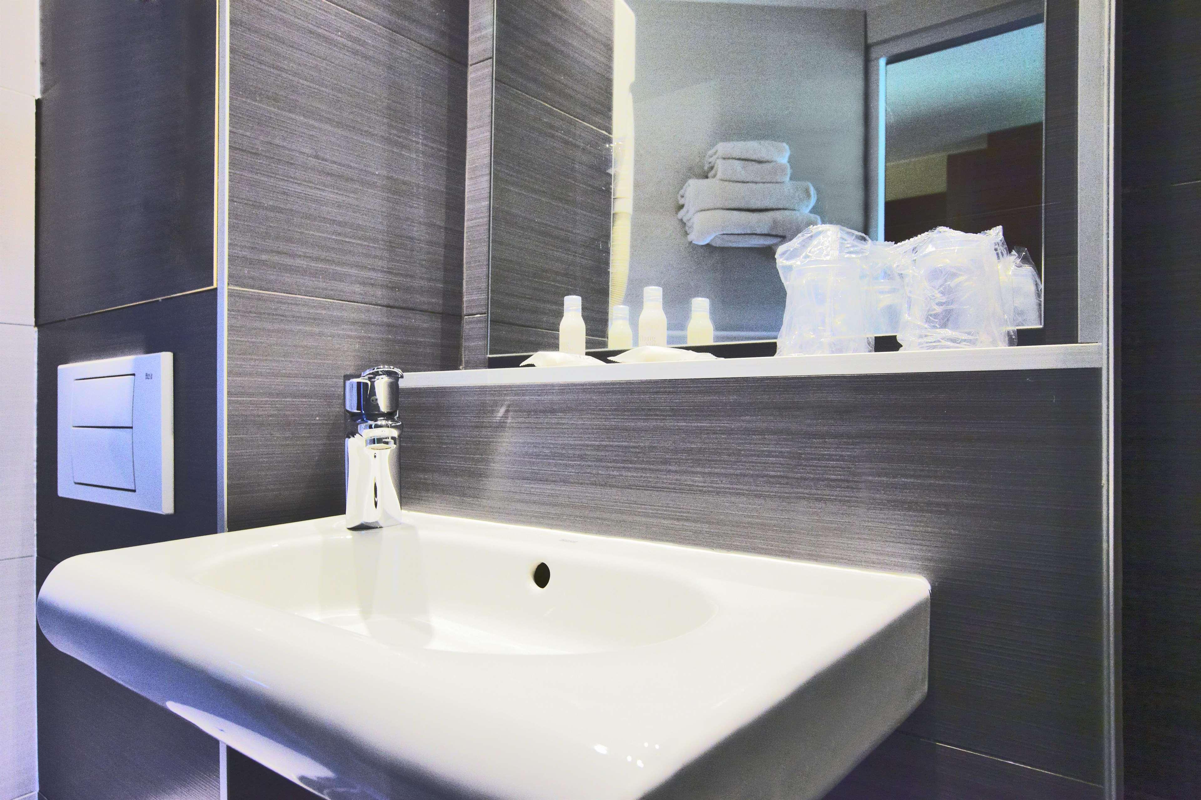Kyriad Bordeaux Lormont Exterior foto